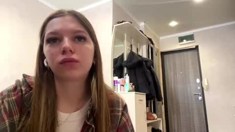 Mia online show from February 6, 5:34 am