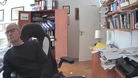 Snapshot of marginalie chatting on October 26, 9:48 am marginalie online show from October 26, 9:48 am