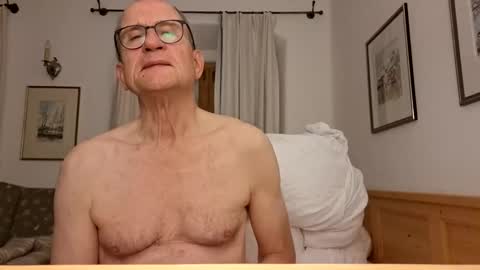 Snapshot of marginalie chatting on November 29, 9:18 pm marginalie online show from November 29, 9:18 pm