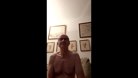 Snapshot of marginalie chatting on April 1, 3:51 am marginalie online show from April 1, 3:51 am