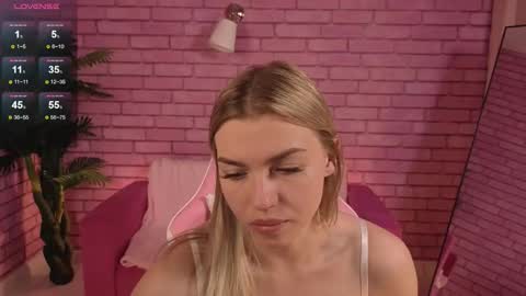 margo_robbbie online show from October 8, 1:25 am