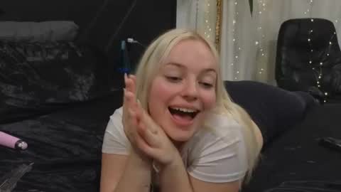 Snapshot of margot_robbie7 chatting on January 2, 4:30 am margot_robbie7 online show from January 2, 4:30 am