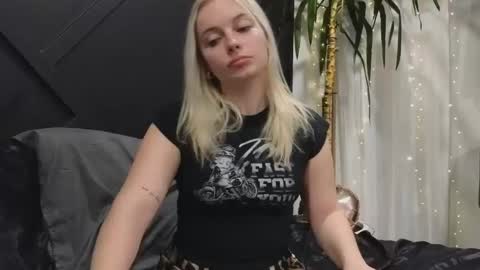 Snapshot of margot_robbie7 chatting on February 12, 3:40 am margot_robbie7 online show from February 12, 3:40 am