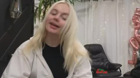 Snapshot of margot_robbie7 chatting on February 14, 3:00 am margot_robbie7 online show from February 14, 3:00 am