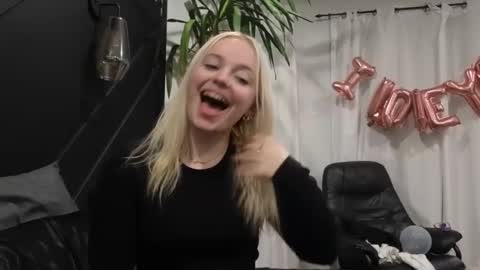 Snapshot of margot_robbie7 chatting on February 16, 2:31 am margot_robbie7 online show from February 16, 2:31 am