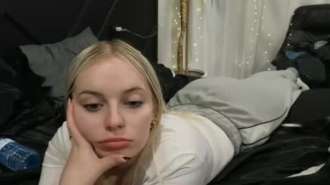 Snapshot of margot_robbie7 chatting on February 21, 4:18 am margot_robbie7 online show from February 21, 4:18 am