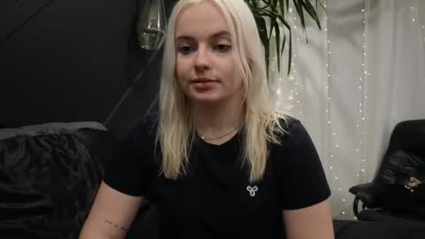 Snapshot of margot_robbie7 chatting on March 6, 4:41 am margot_robbie7 online show from March 6, 4:41 am