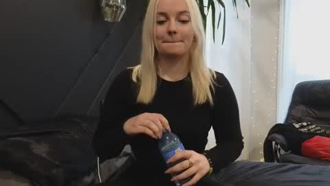 Snapshot of margot_robbie7 chatting on March 6, 8:59 pm margot_robbie7 online show from March 6, 8:59 pm