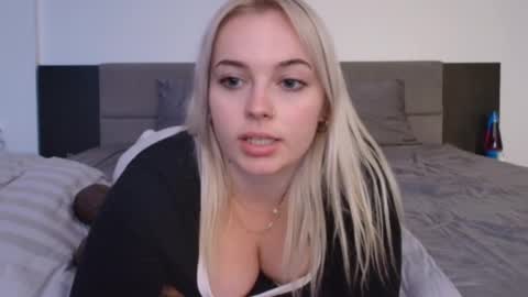 Snapshot of margot_robbie7 chatting on September 16, 12:44 am margot_robbie7 online show from September 16, 12:44 am