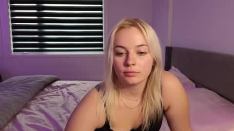 Snapshot of margot_robbie7 chatting on September 27, 10:48 pm margot_robbie7 online show from September 27, 10:48 pm