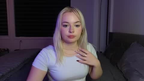 Snapshot of margot_robbie7 chatting on October 8, 10:51 pm margot_robbie7 online show from October 8, 10:51 pm