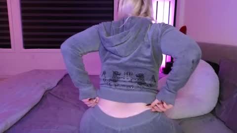 Snapshot of margot_robbie7 chatting on October 16, 11:28 pm margot_robbie7 online show from October 16, 11:28 pm