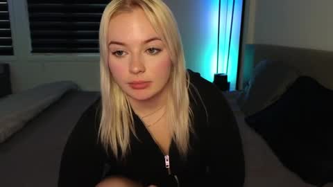 Snapshot of margot_robbie7 chatting on October 23, 10:19 pm margot_robbie7 online show from October 23, 10:19 pm