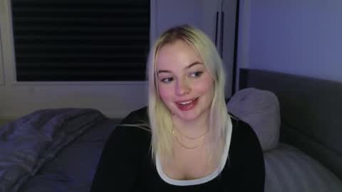 Snapshot of margot_robbie7 chatting on November 19, 12:32 am margot_robbie7 online show from November 19, 12:32 am