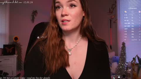 Snapshot of margotdiamond chatting on December 1, 10:21 pm online show from December 1, 10:21 pm