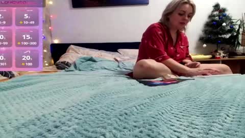 Snapshot of mari_77777 chatting on December 2, 6:32 pm Mari online show from December 2, 6:32 pm