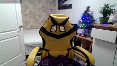 Snapshot of mari_77777 chatting on December 9, 4:12 am Mari online show from December 9, 4:12 am