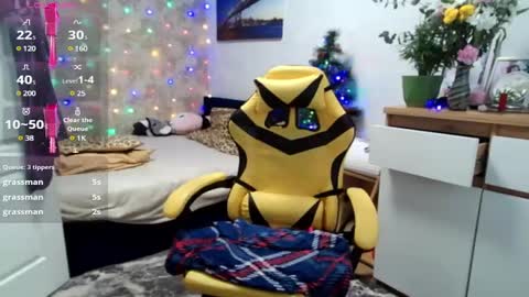 Snapshot of mari_77777 chatting on December 19, 10:02 am Mari online show from December 19, 10:02 am