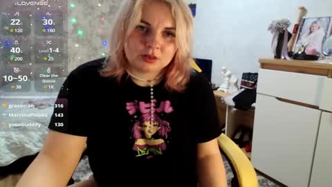 Snapshot of mari_77777 chatting on February 4, 5:45 pm Mari online show from February 4, 5:45 pm