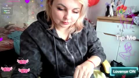 Snapshot of mari_77777 chatting on March 7, 9:51 am Mari online show from March 7, 9:51 am