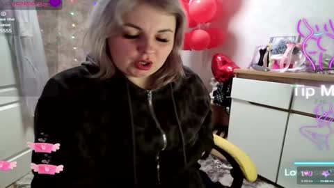 Snapshot of mari_77777 chatting on March 10, 7:10 am Mari online show from March 10, 7:10 am