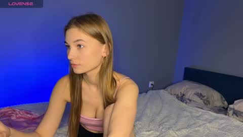 Snapshot of maria_plaudice chatting on March 6, 6:26 pm maria online show from March 6, 6:26 pm