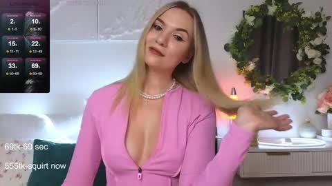 Snapshot of maria_shy_lii chatting on September 19, 7:54 am maria_shy_lii online show from September 19, 7:54 am