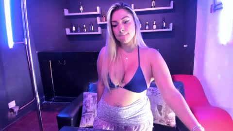 Snapshot of mariaa_9 chatting on December 15, 5:13 am MARIA online show from December 15, 5:13 am