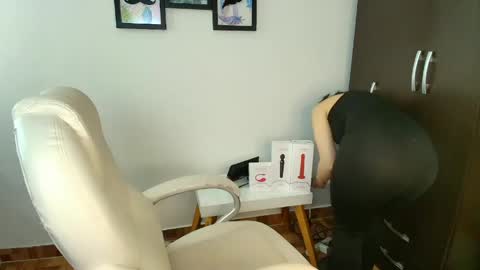Snapshot of mariaan_m chatting on April 21, 10:45 pm Leidy online show from April 21, 10:45 pm