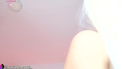 Snapshot of mariafer05 chatting on May 20, 4:57 pm Maria Fer online show from May 20, 4:57 pm