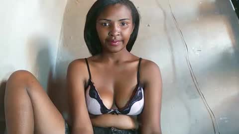 Snapshot of mariah586 chatting on December 22, 5:26 am Maria online show from December 22, 5:26 am