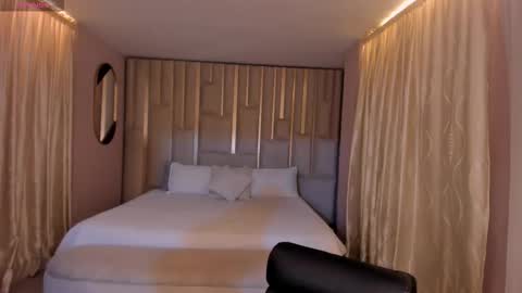 Snapshot of mariaherrera_ chatting on December 19, 9:11 pm MARIA HERRERA online show from December 19, 9:11 pm