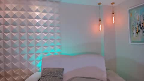 MARIA HERRERA  online show from March 6, 10:17 pm