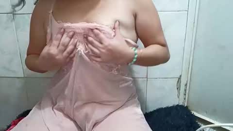 Snapshot of marialuzhot143 chatting on June 4, 5:35 am marialuzhot143 online show from June 4, 5:35 am