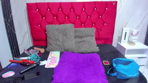 mariam_schubert online show from November 15, 8:27 pm