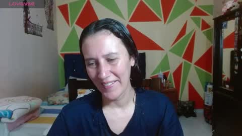 Snapshot of mariam_wish1 chatting on April 14, 6:03 pm mariam_wish1 online show from April 14, 6:03 pm
