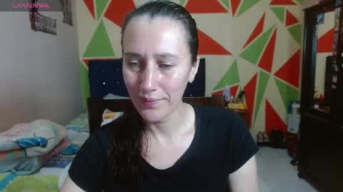 Snapshot of mariam_wish1 chatting on April 16, 6:30 pm mariam_wish1 online show from April 16, 6:30 pm