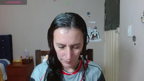 Snapshot of mariam_wish1 chatting on May 4, 6:37 pm mariam_wish1 online show from May 4, 6:37 pm