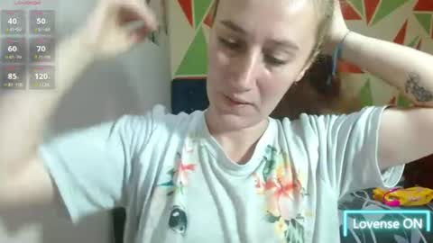 Snapshot of mariam_wish1 chatting on June 24, 5:01 pm mariam_wish1 online show from June 24, 5:01 pm