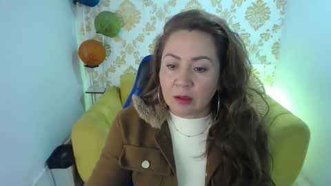 Snapshot of mariana01_m chatting on April 11, 10:52 am mariana01_m online show from April 11, 10:52 am