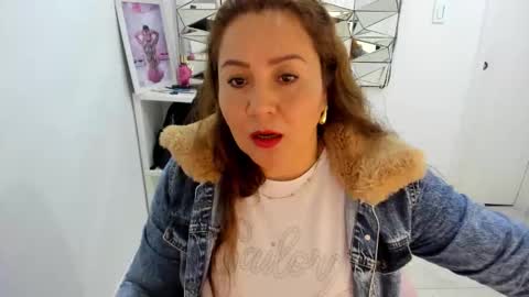 Snapshot of mariana01_m chatting on April 12, 1:27 pm mariana01_m online show from April 12, 1:27 pm