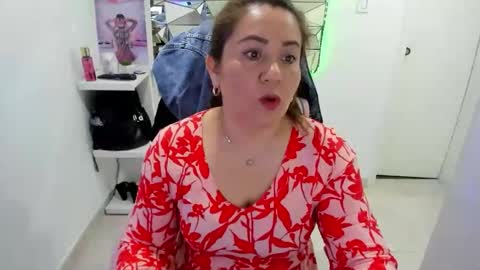 Snapshot of mariana01_m chatting on May 7, 12:43 pm mariana01_m online show from May 7, 12:43 pm