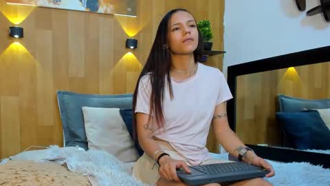 Mariana Angel online show from October 6, 7:00 pm