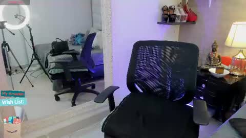 Mar y online show from June 30, 3:02 pm