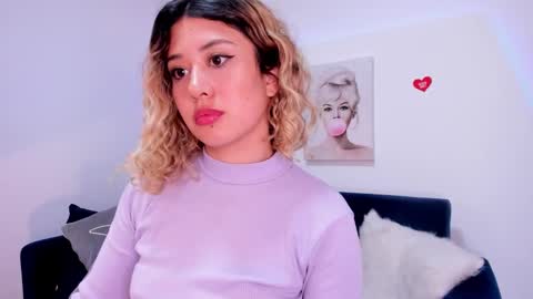 Snapshot of mariana_es chatting on December 13, 7:15 am Mariana online show from December 13, 7:15 am