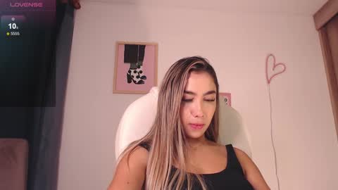 Snapshot of mariana_es chatting on March 5, 12:59 am Mariana online show from March 5, 12:59 am