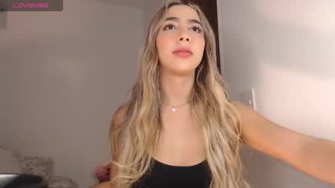 Snapshot of mariana_es chatting on October 27, 3:43 am Mariana online show from October 27, 3:43 am