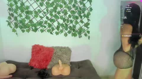 Snapshot of mariana_vidal chatting on May 12, 2:25 pm mariana vidal online show from May 12, 2:25 pm