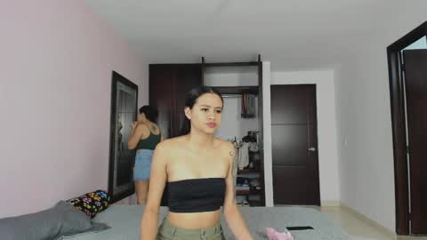 MARIANA Y VALENTINA online show from May 12, 11:07 am
