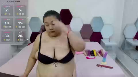 Snapshot of marianabbw_ chatting on October 16, 6:09 pm mariana online show from October 16, 6:09 pm